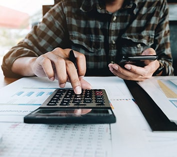 Calculando deducciones por el uso de energías renovables en empresas industriales.