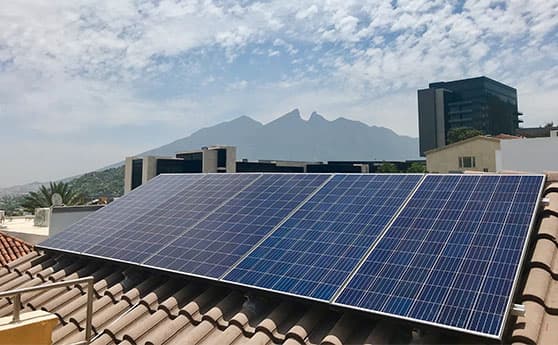 Captación de energía con paneles solares en San Pedro Garza Monterey